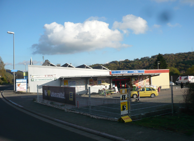 Aussenansicht EDEKA-Supermarkt